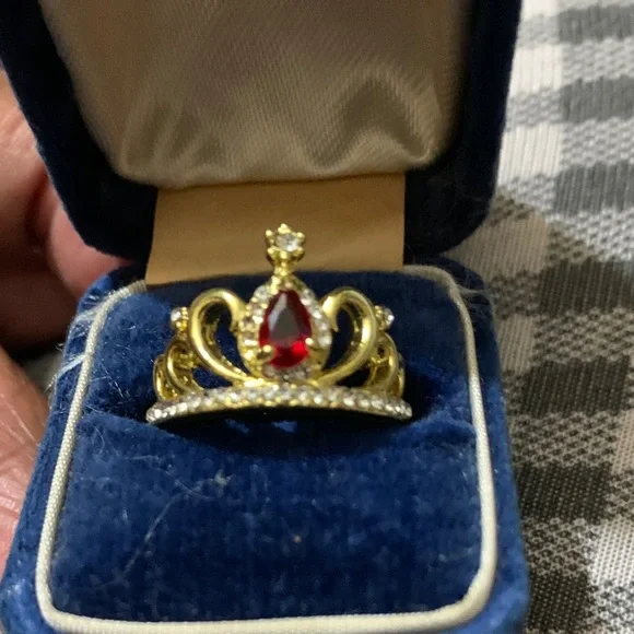 Tiara Princess Crown Ruby Gold Tone Ring size 6 - Picture 2 of 3